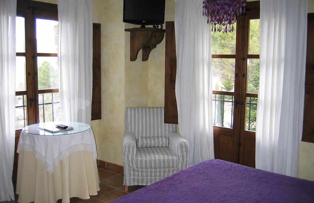 Hotel de Montaña Cueva Ahumada-1