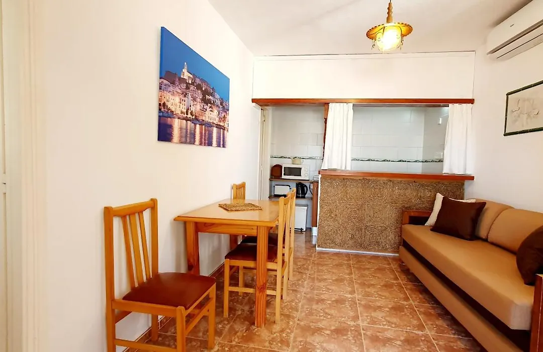 Granada Apartments Familiar Deluxe-1