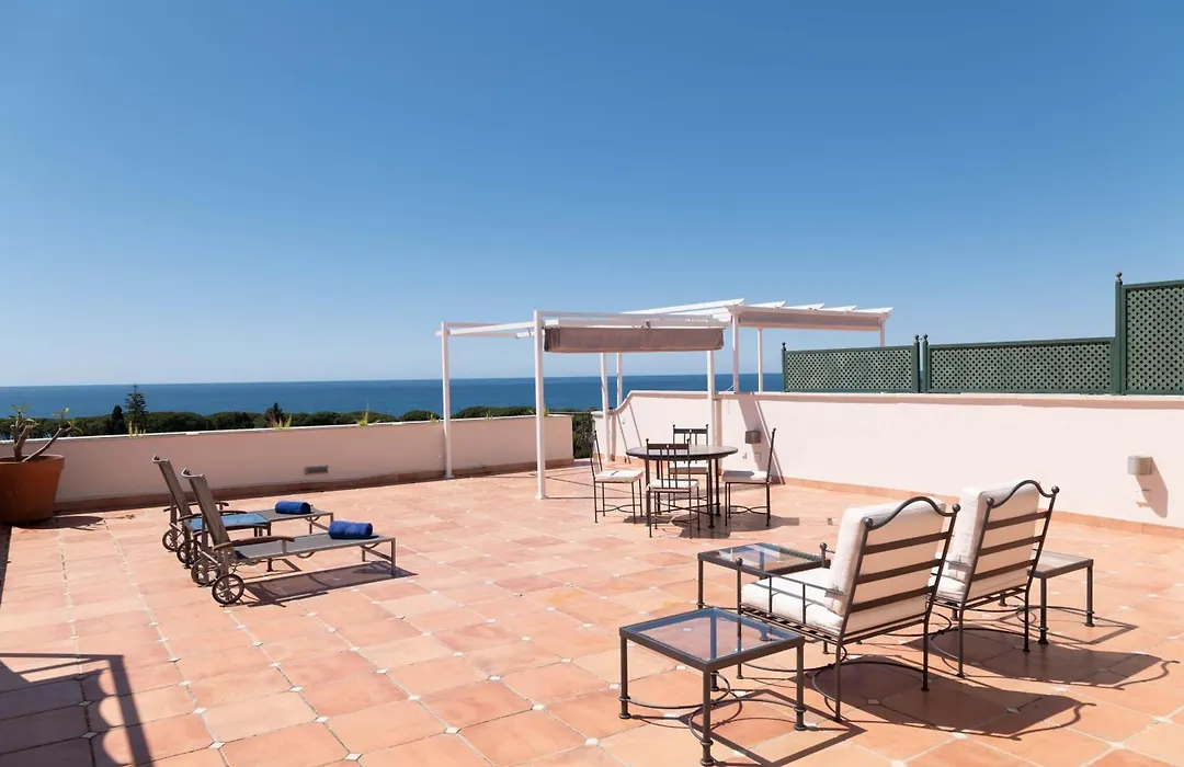 Apartamentos Guadalpin Suites-1