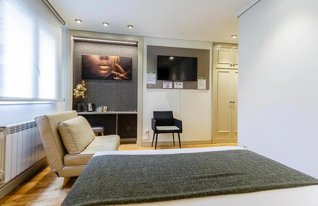Hostal Rodas Pamplona-1