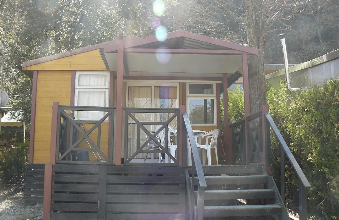 Camping De Besalu-1