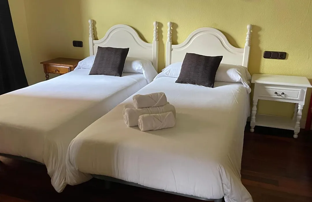 Hostal Esmeralda-1