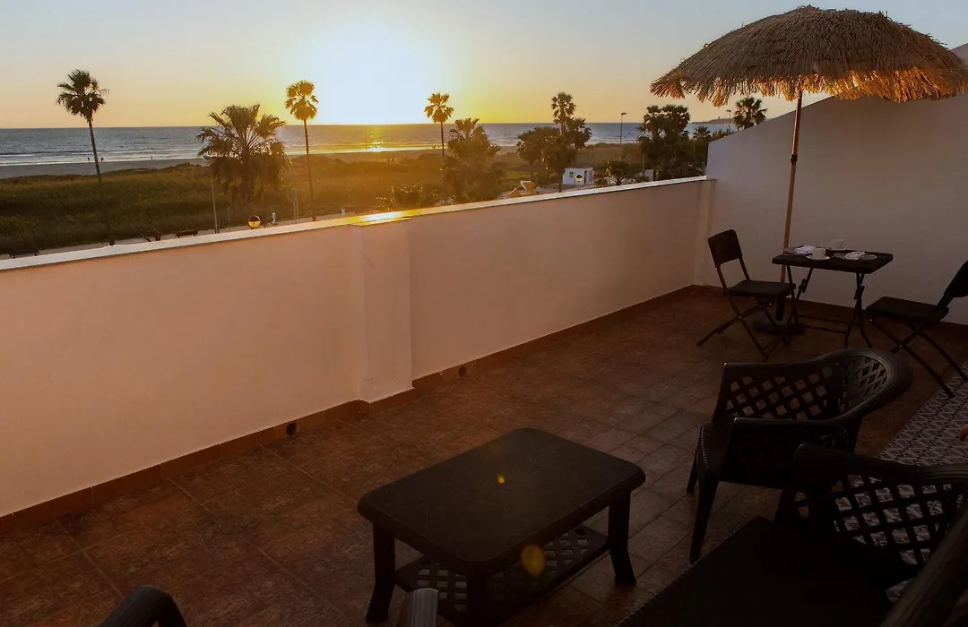 Hotel Playa Conil - Beachfront Studios & Suites-1