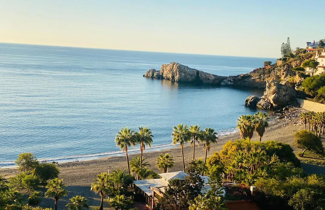 Jardines de Adnania en Marina del Este con vistas al mar-1