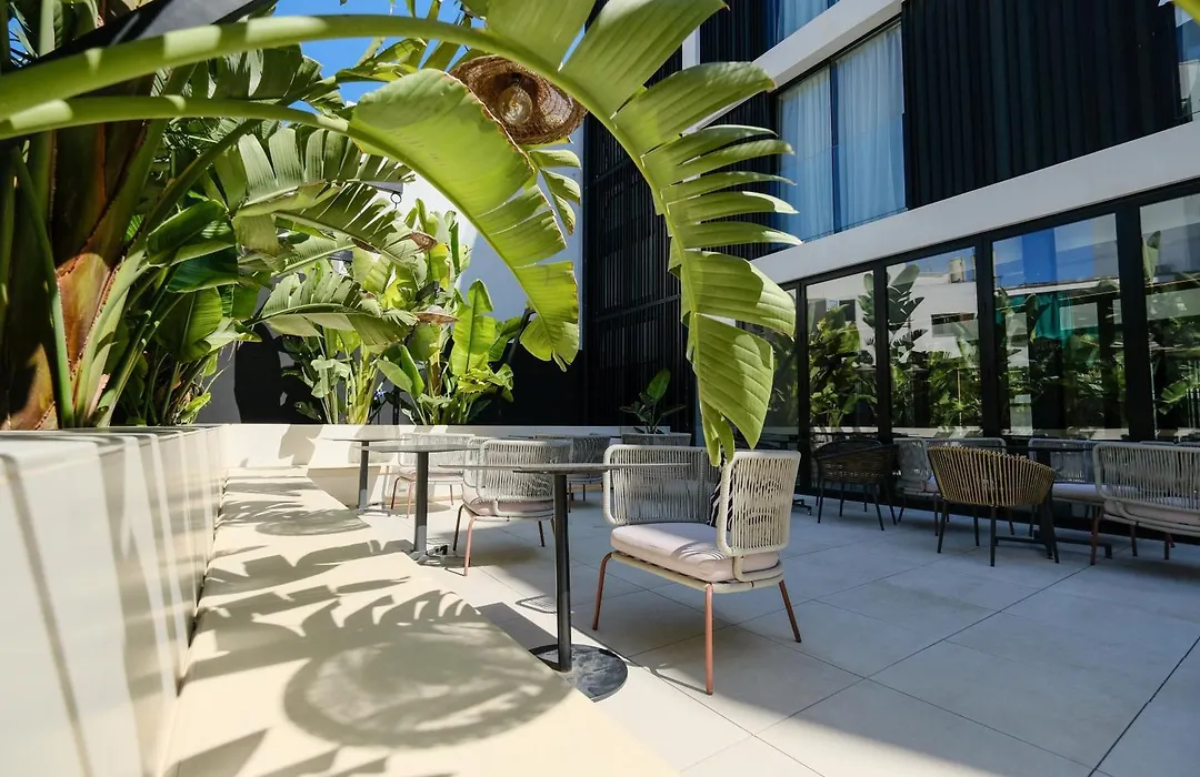 Azuline Hotel M-1