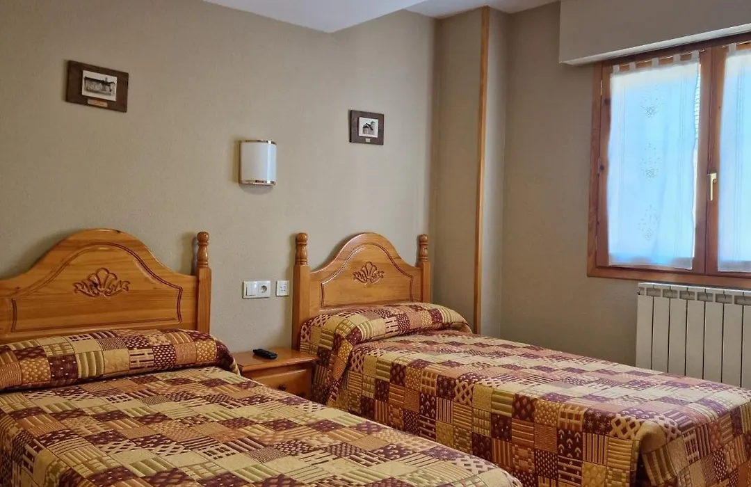 Hostal Valle De Tena-1