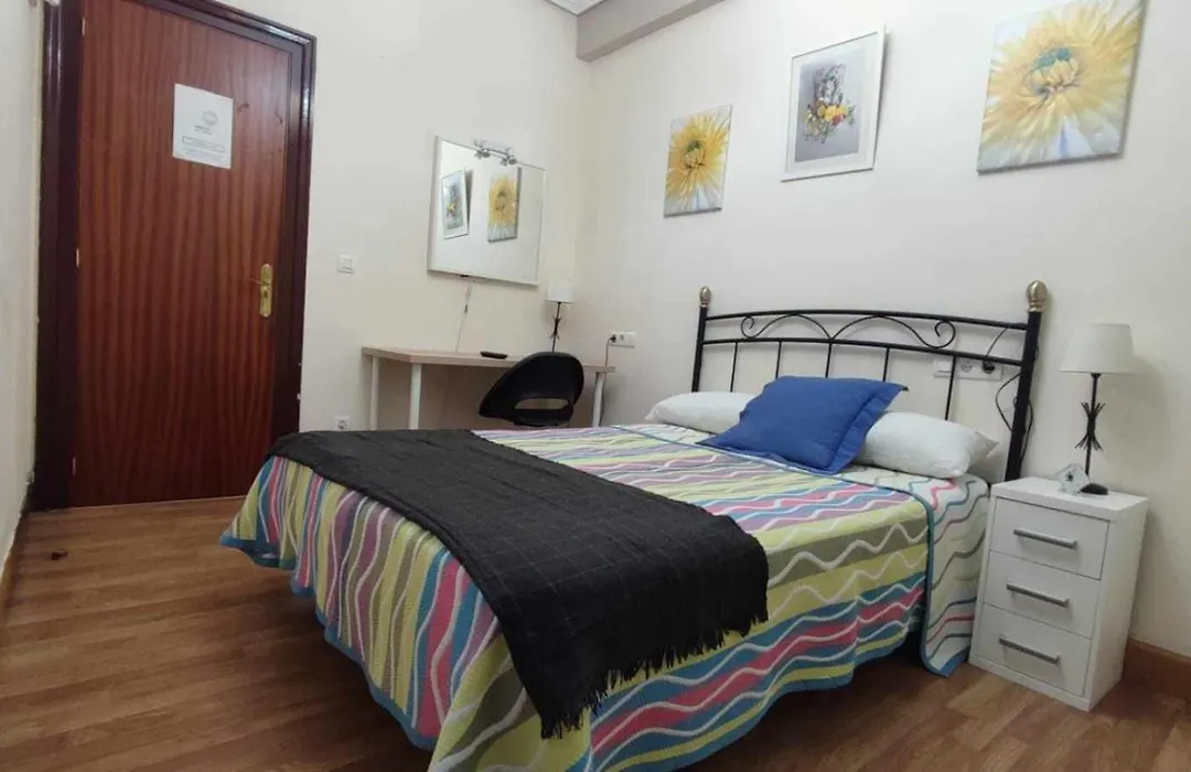 FlipHouse Rooms Pensión-1