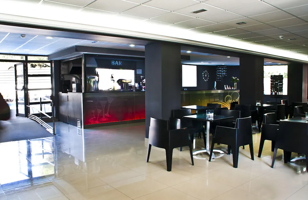 Summer Hotel-1