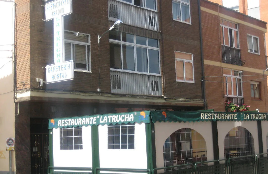 Hostal Restaurante la Trucha-1