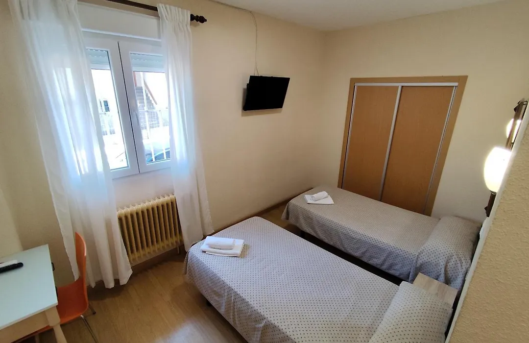 Hostal Hernan Cortes-1