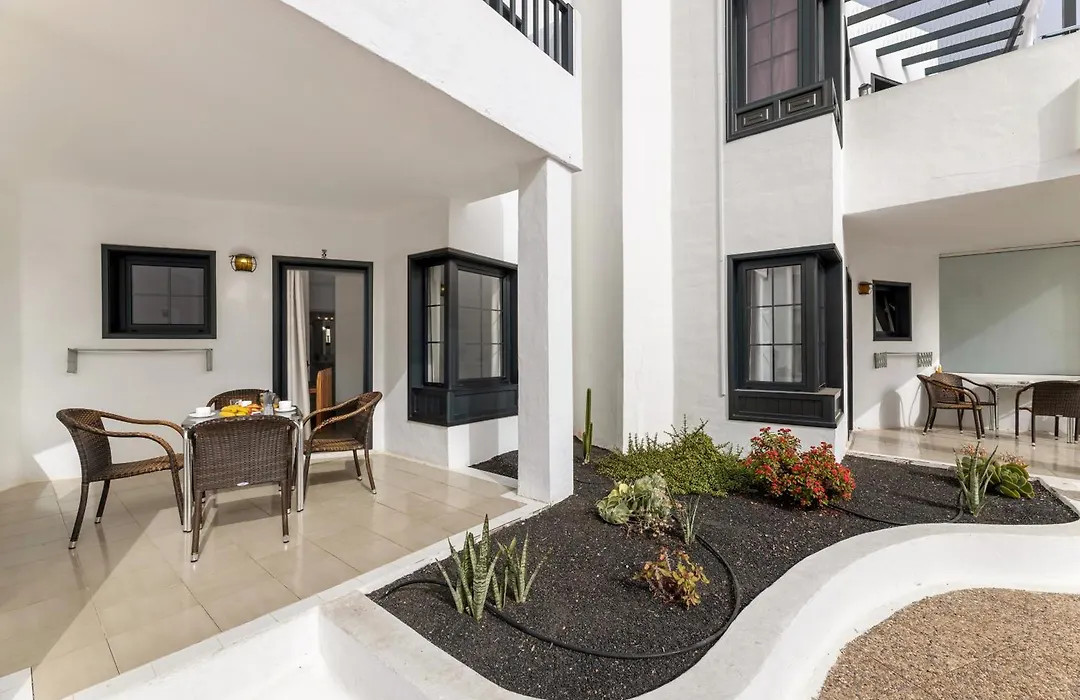 Apartamentos Luz Y Mar-1