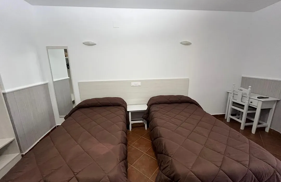 Hostal Hueso-1
