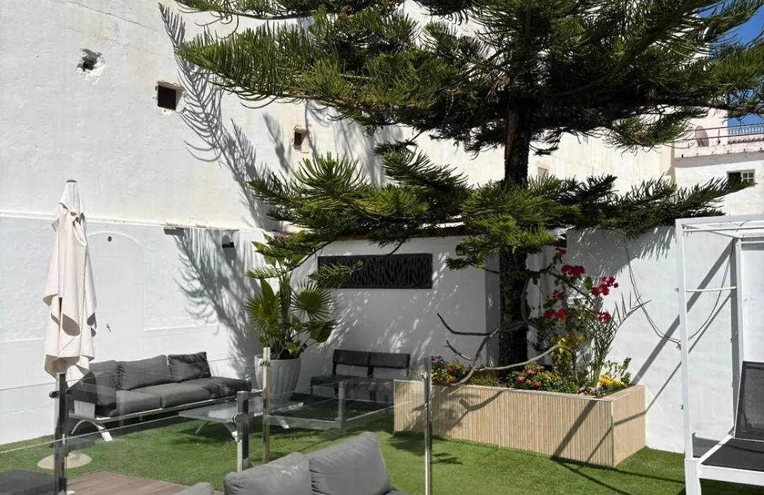 Abril Nerja-1