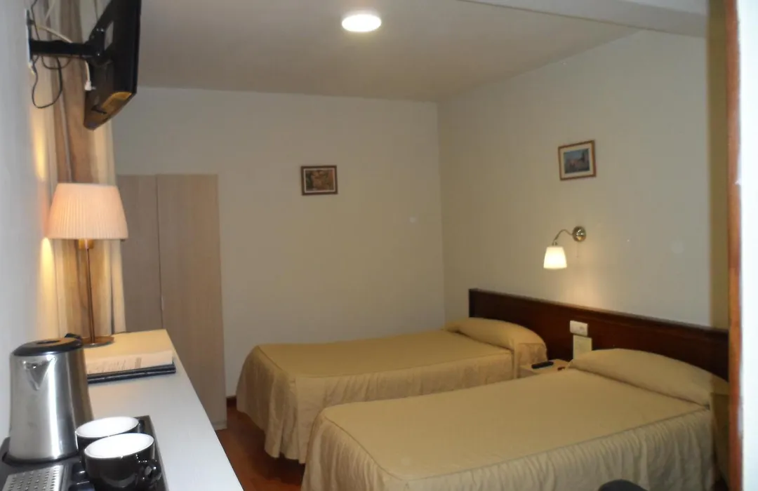 Hostal Coruña-1