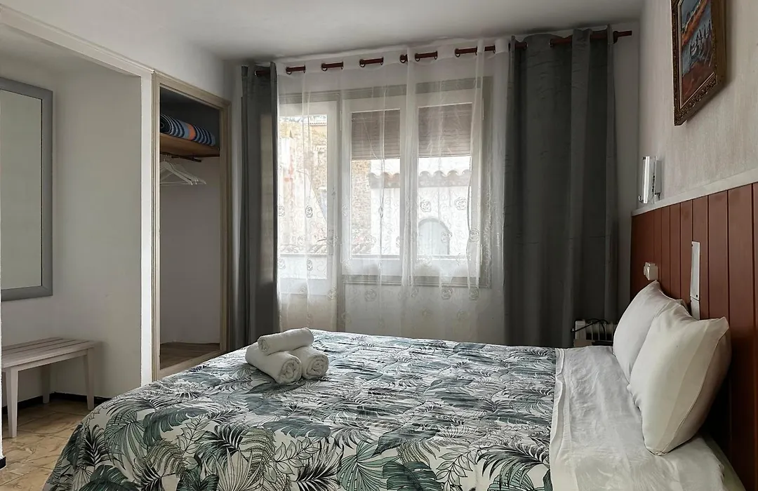 P&R Hostals Maria Rosa-1