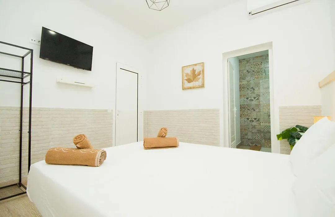 Los Alonsos - Open Mall - By AZ Rentals-1