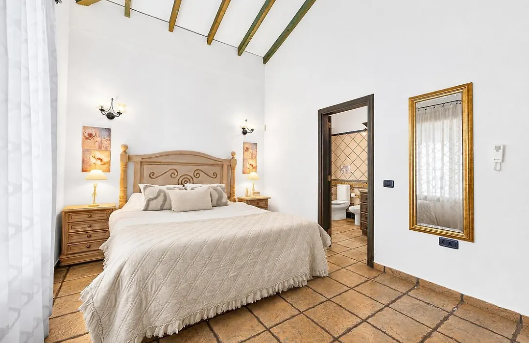 CERCADO DEL MEDIO, CHALET con PISCINA PRIVADA-1