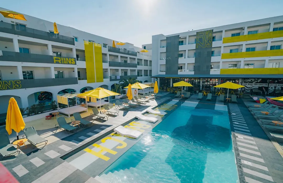 Ryans Lolas Ibiza - Adults Only-1