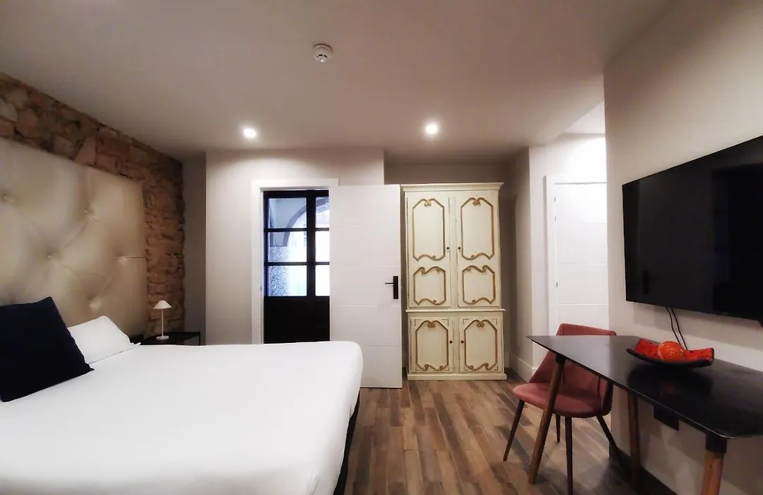 Suite 1907 Aviles-1