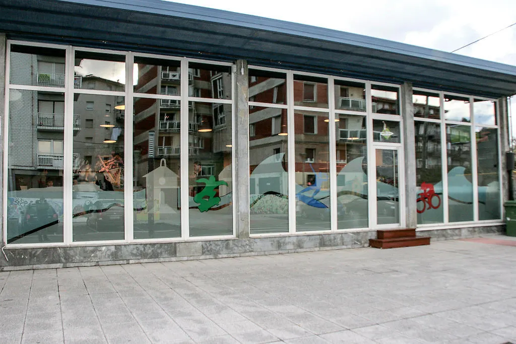 Mundaka Hostel & Sports Cafe-1