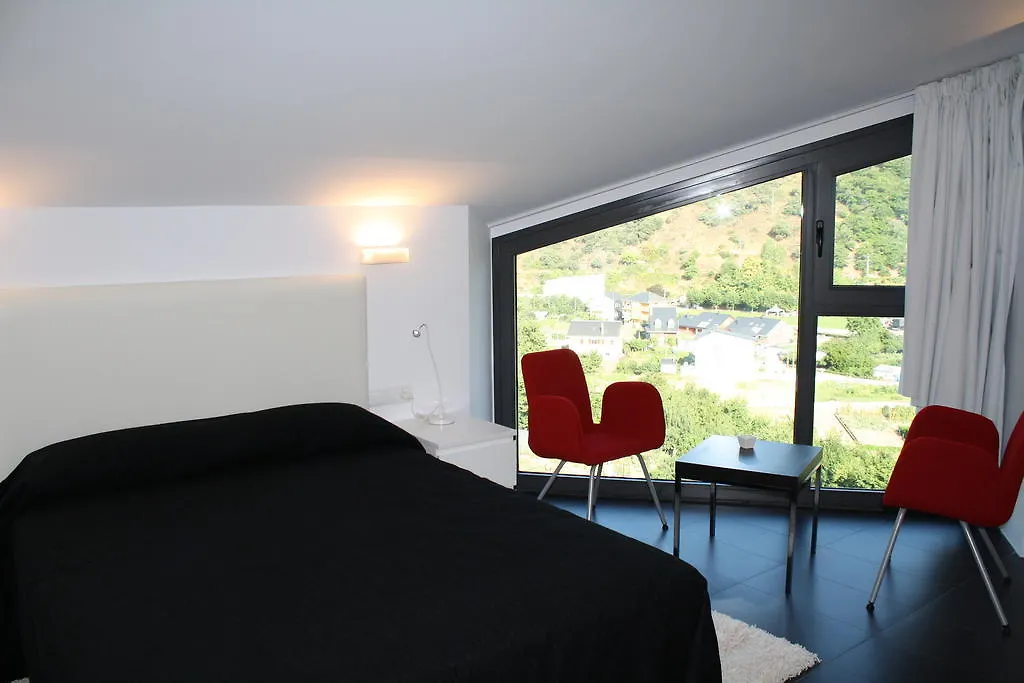 Hostal Tres Campanas-1