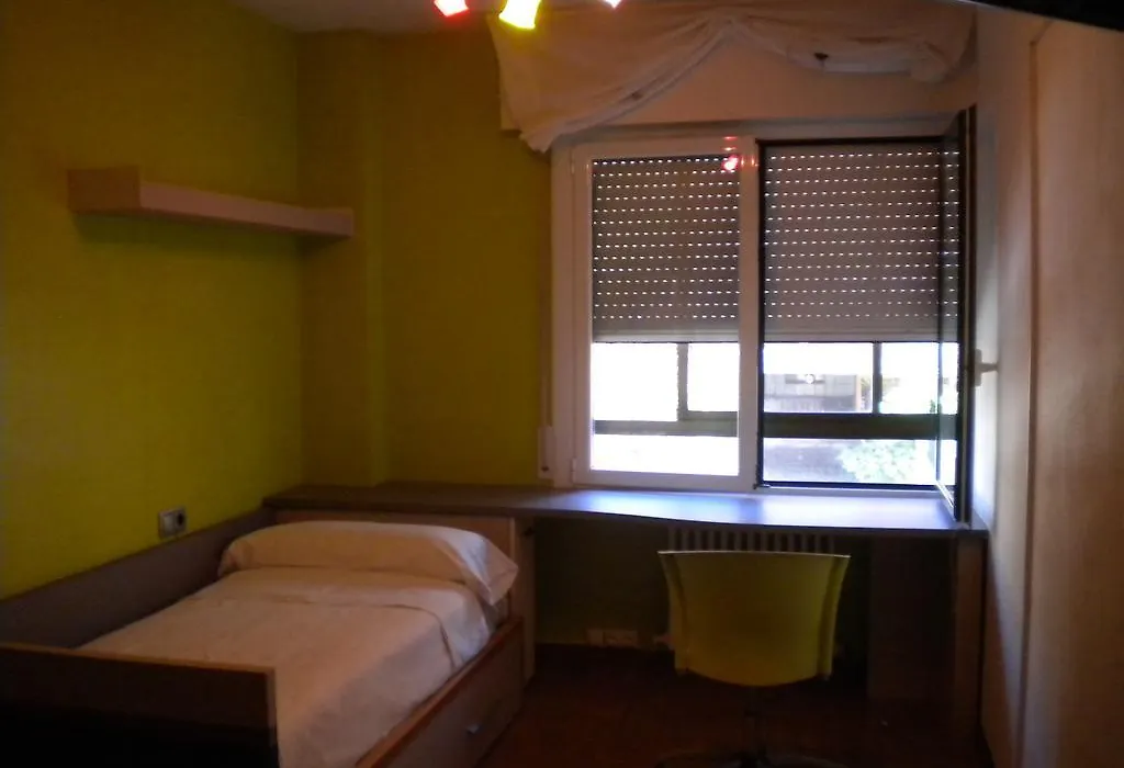 Pensión Room Pamplona-1