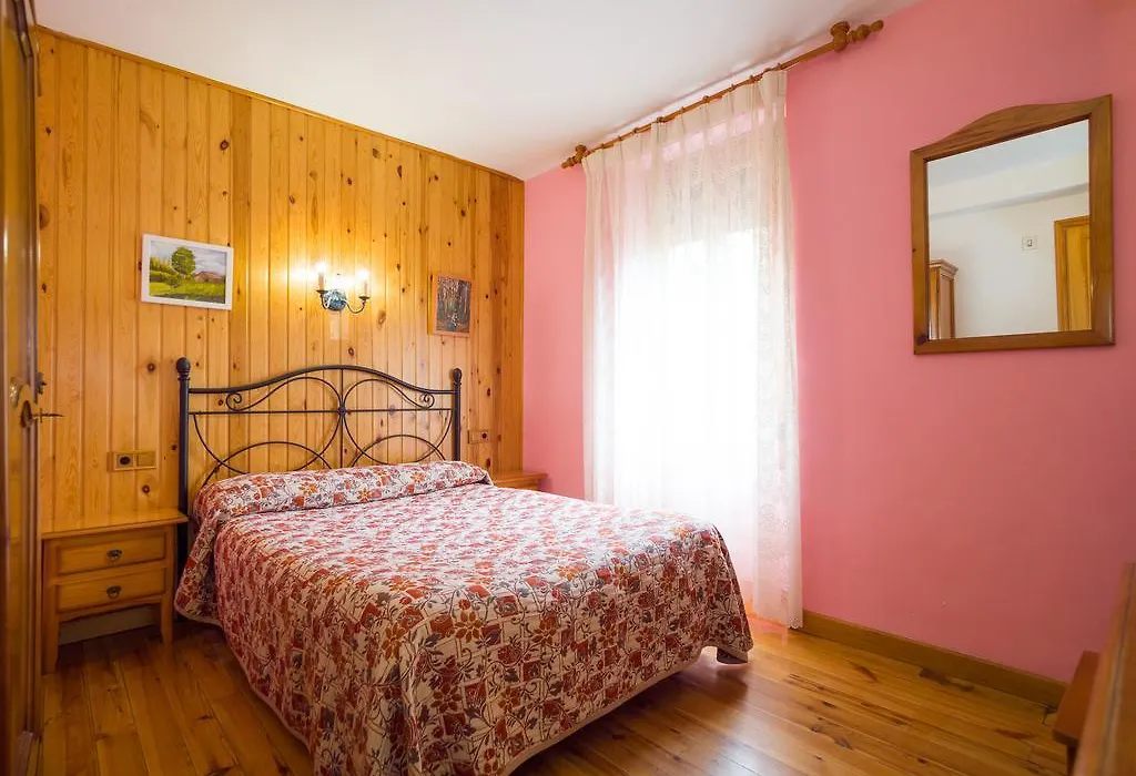 Hostal Pirineos-1