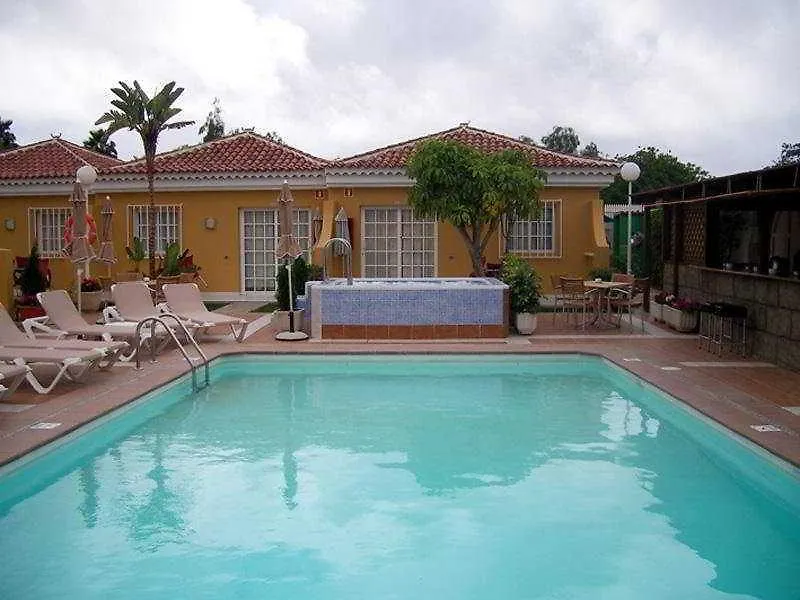 La Mirage Swingers-1