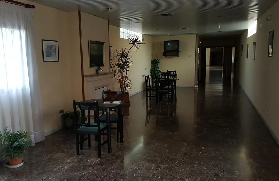 Hotel Reina Isabel-1