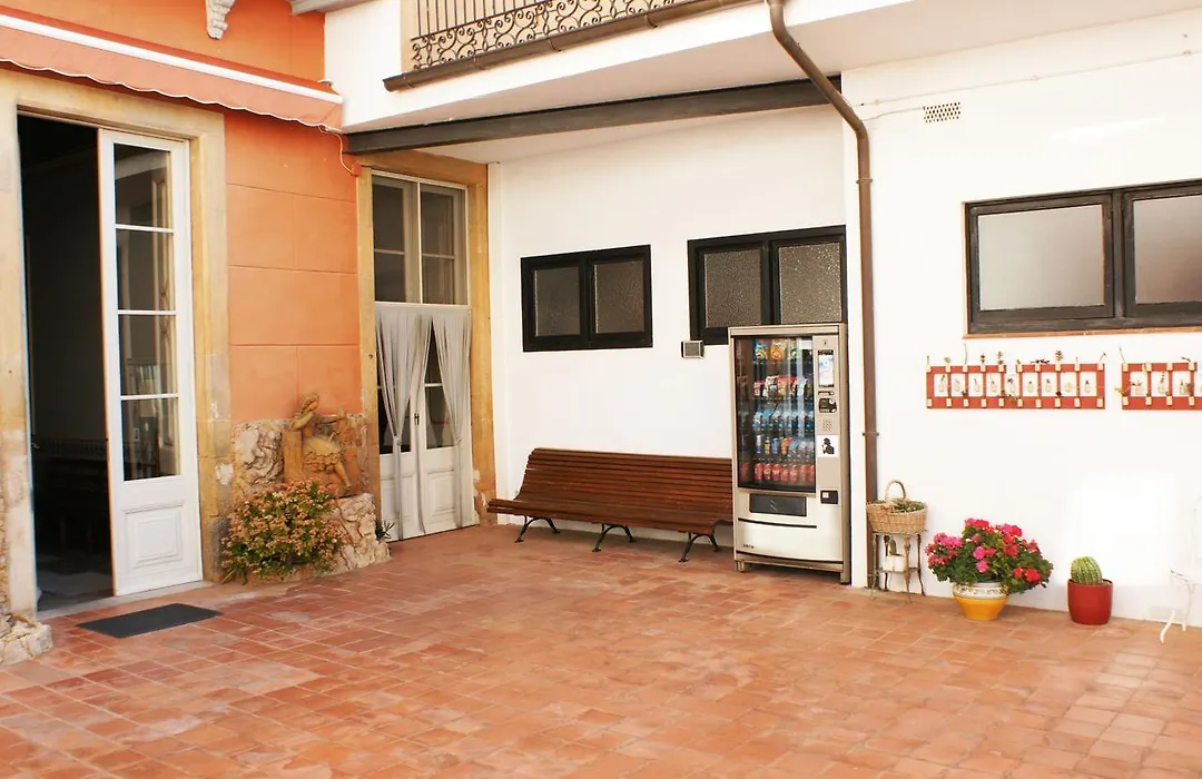 Hostal Plaja I Pati De Can Plaja-1
