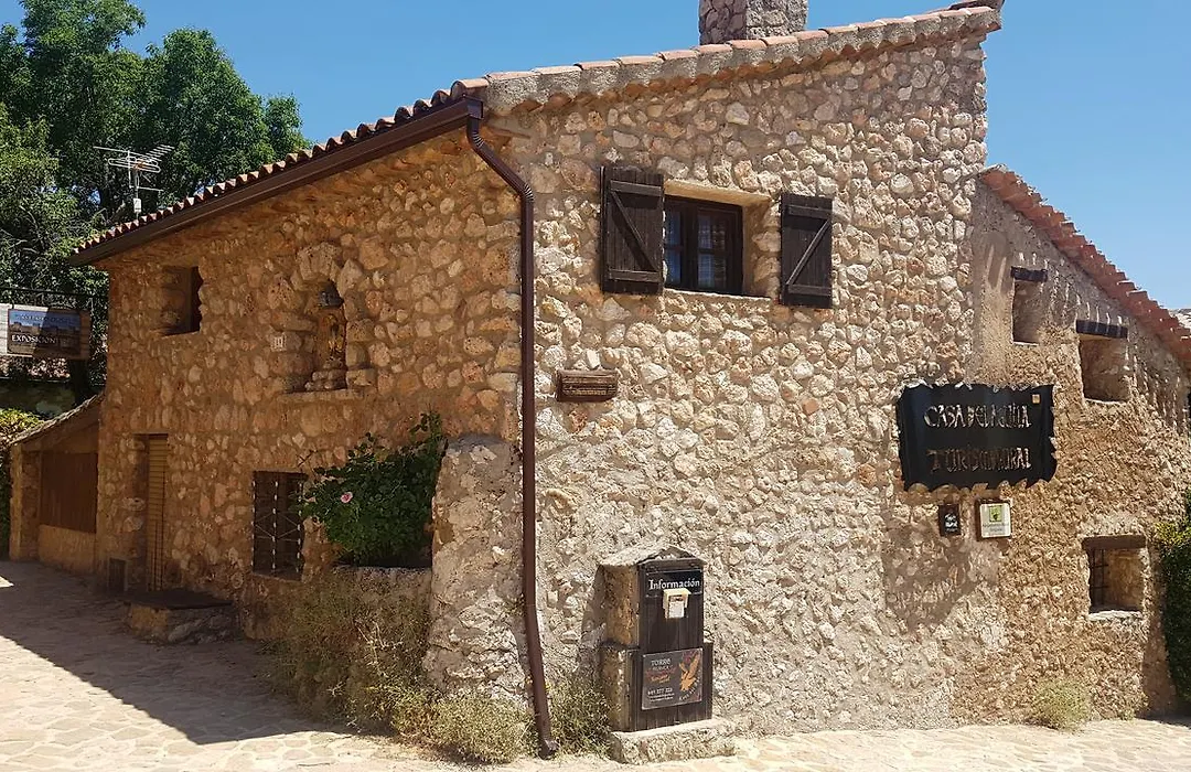 Casa del Águila Dorada-1