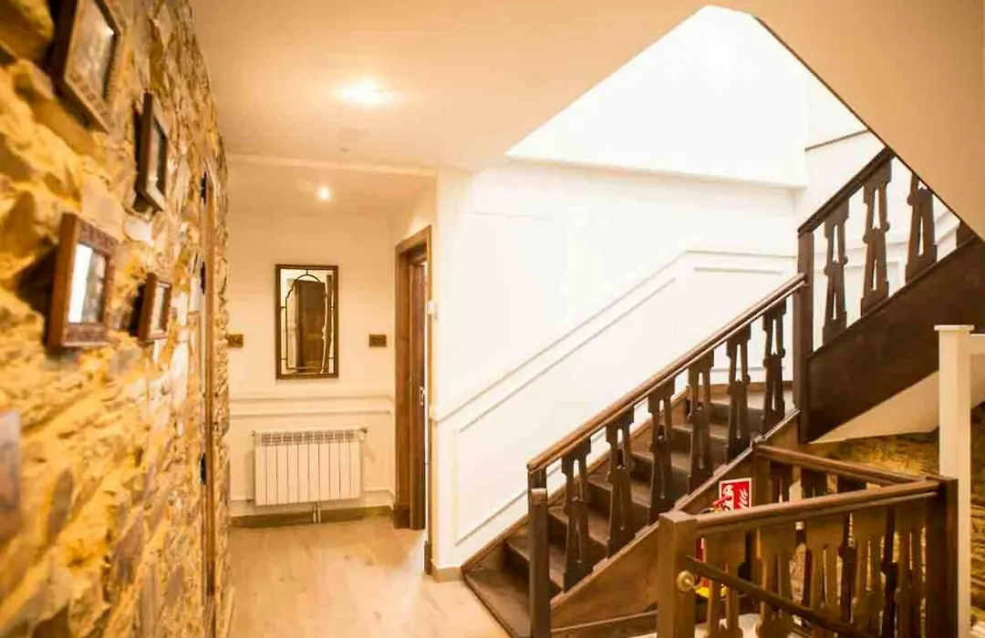 Hotel portico-1