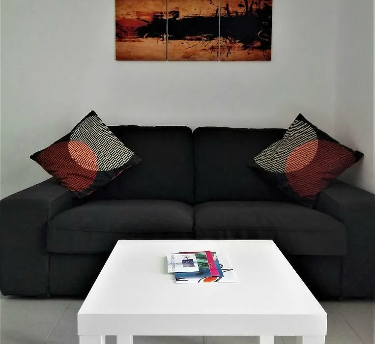 Apartamento Renovado,vistas piscina, aire acondicionado,wifi-1