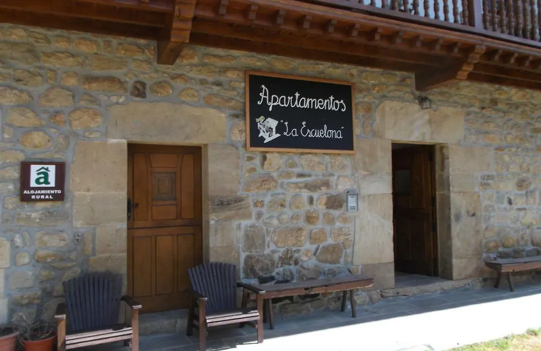 La Escuelona-1