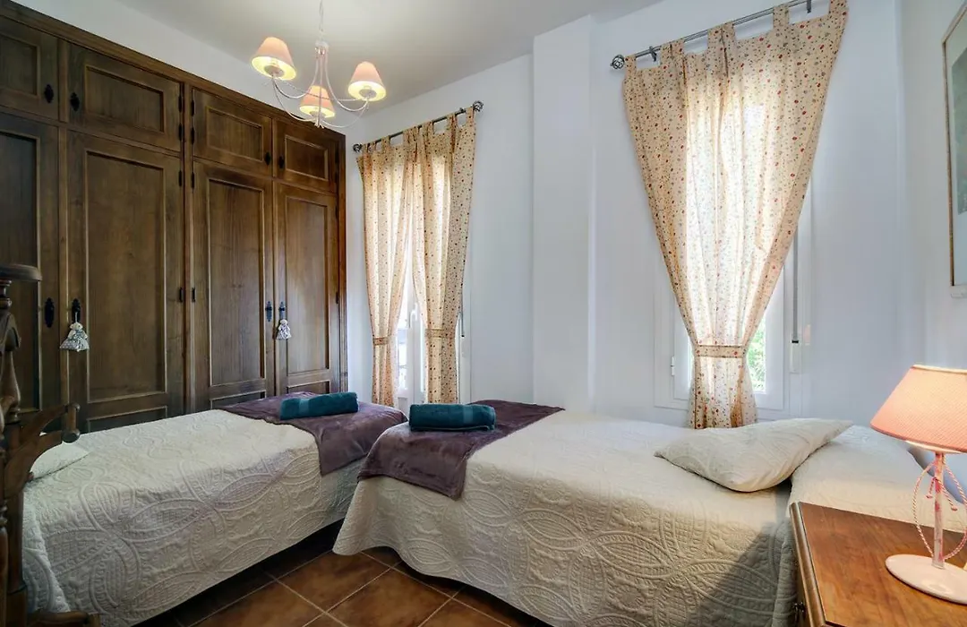 Magnífica casa con piscina privada-1