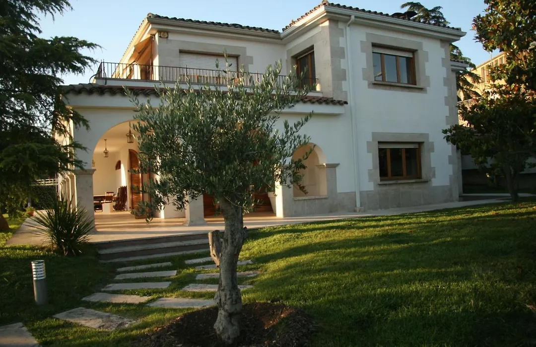 Montjuic Boutique Bed & Breakfast Girona-1