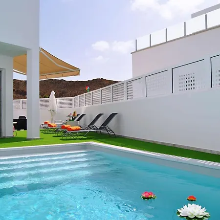 Big Villa Tauro With Private Heated Saltwater Pool & Jacuzzi & Bbq & Game Room & Arcade Games-2