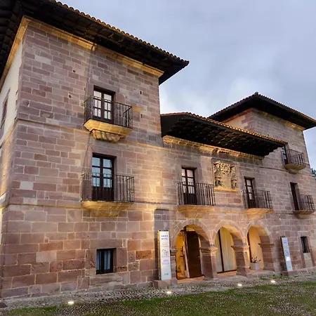 Arha Casona de Carmona (Antiguo Parador de Carmona-Cantabria)-3