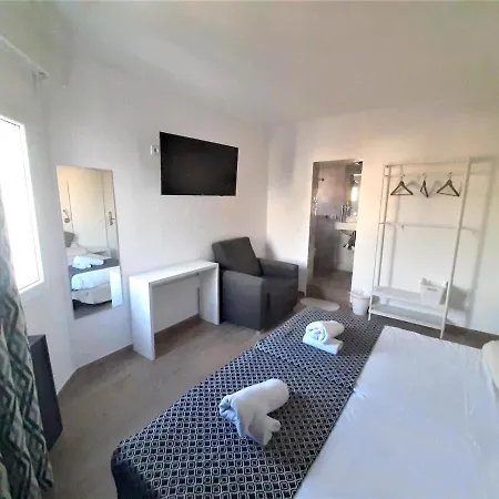 Modern Hostal-2
