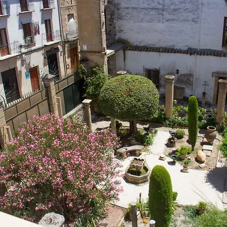 Apartamentos Tres Llaves Palacio de Vela de los Cobos-2