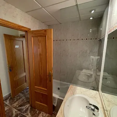 Hostal Rosaleda-2
