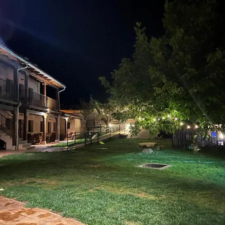 APARTAMENTOS DOÑA JIMENA DEL AMBROZ 4 Estrellas complejo único en el centro del pueblo-2