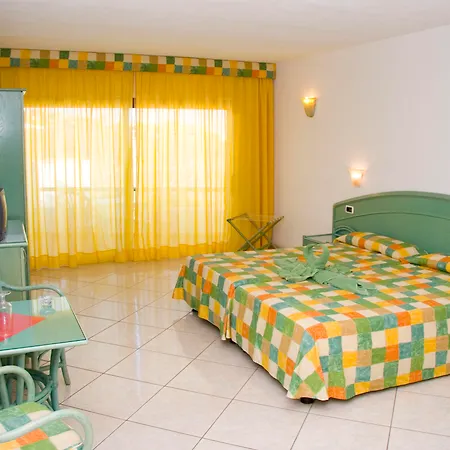 Aparthotel Esquinzo Y Monte Del Mar-3