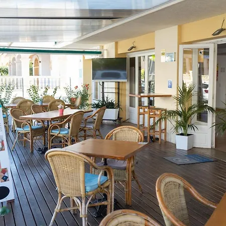 Coral Beach House & Food (Adults Only)-2