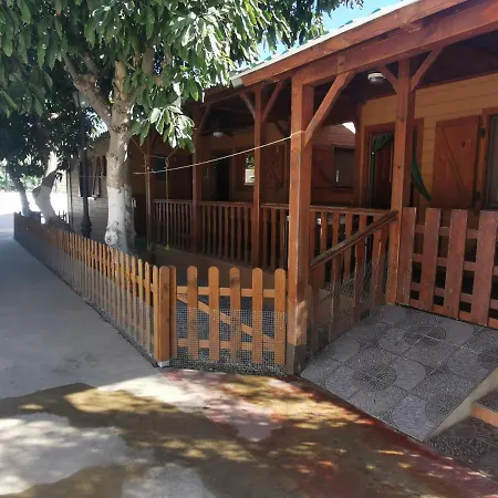 Bungalow con piscina en camping privado cerca de la playa de Torre del Mar Ideal familias-3