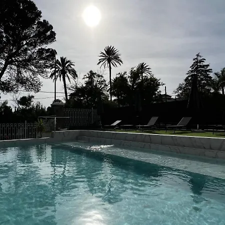 Los Almendros - Free Parking-3