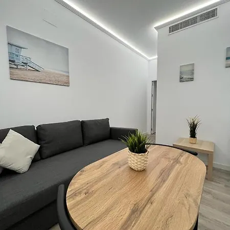 Los Almendros - Free Parking-2
