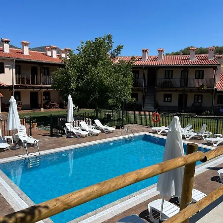 APARTAMENTOS DOÑA JIMENA DEL AMBROZ 4 Estrellas complejo único en el centro del pueblo-3