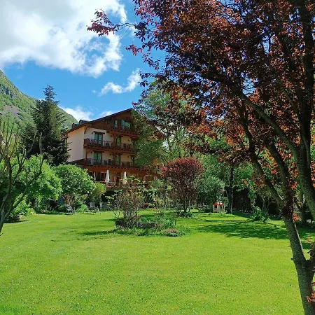 Hotel Estanys Blaus-2