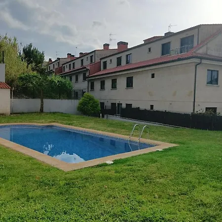 Apartamento con terraza y piscina-3